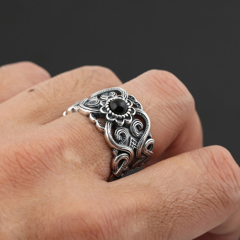 Bague rétro en argent thaïlandais avec une agate noire incrustée
