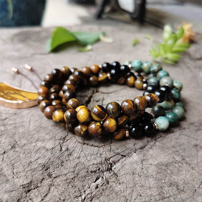 Vous vous sentez épuisé(e) ? Ce Collier "Lune Protectrice" est un cocktail d’énergies bienfaisantes permettant de lutter contre les difficultés de la vie. Cette délicieuse combinaison de pierres aux couleurs chaudes et rafraîchissantes, vous aidera à traverser les journées avec aisance. Portez ce collier et ressentez immédiatement une vitalité, une protection et rien ne peut vous atteindre.