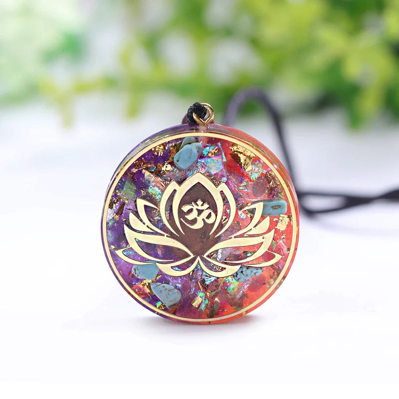 Pendentif Orgonite "Lotus-Om" en Turquoise & Oeil de Tigre