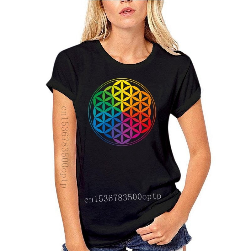 T-shirt en coton bio «Fleur de vie - Chakras» pour homme, à col rond Sa texture est très douce et confortable. Il est très agréable à porter et ce t-shirt se démarque par sa tenue et son aspect premium.imprimé en France Le symbole «Fleur de vie - Chakras» imprimé sur le devant en fait un t-shirt absolument spirituel et vous donnera un look assuréme