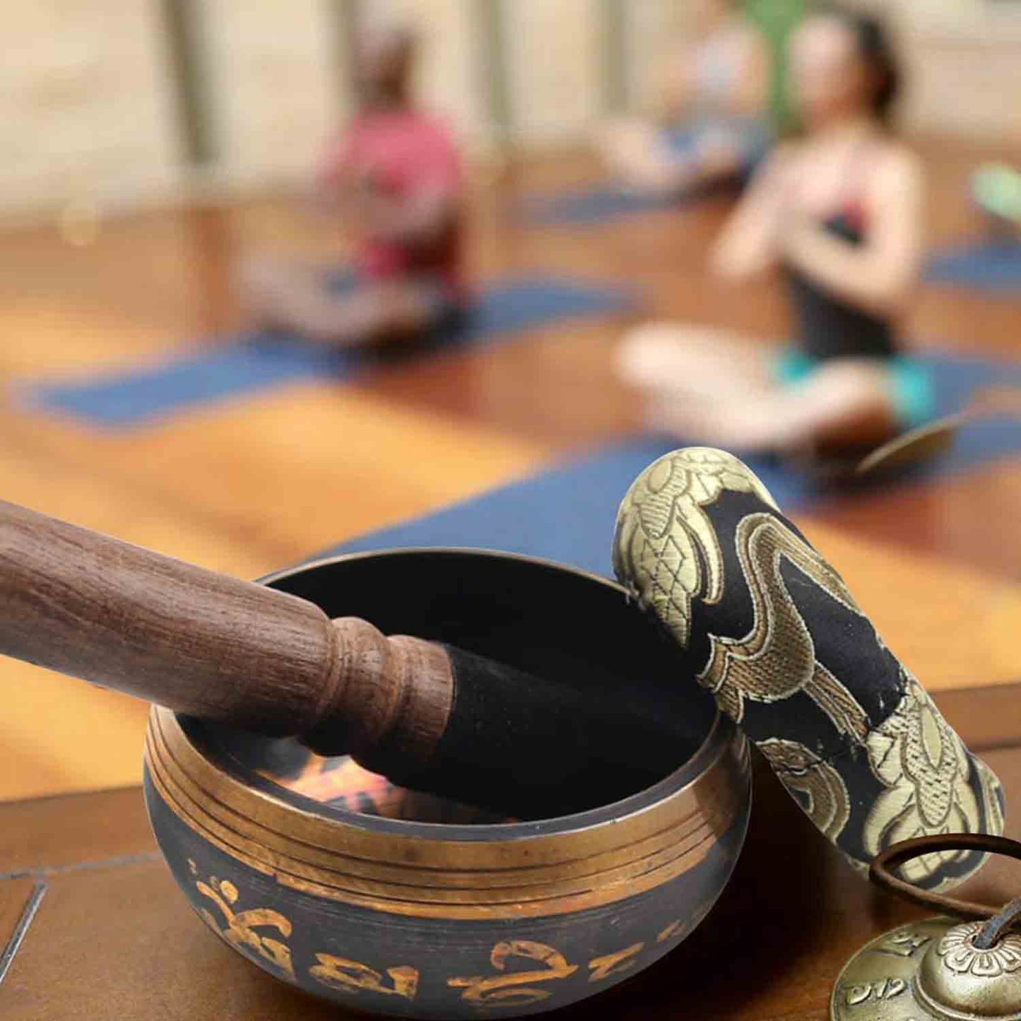 Bol chantant tibétain avec son support, son maillet et un sac de rangement