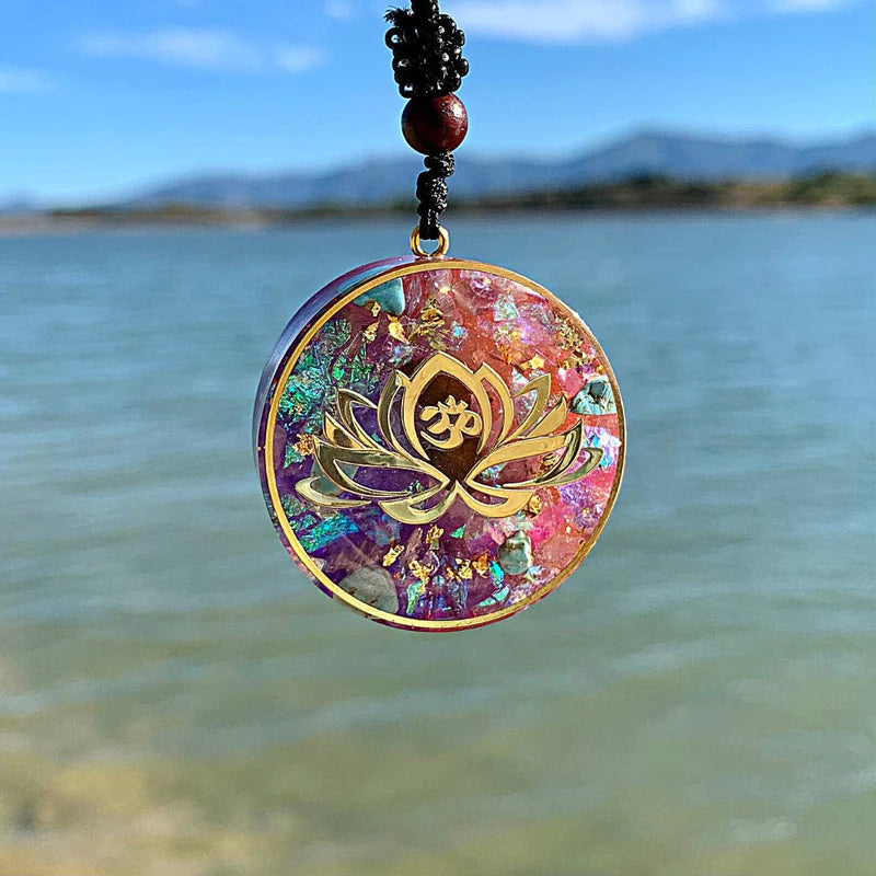 Pendentif Orgonite "Lotus-Om" en Turquoise & Oeil de Tigre