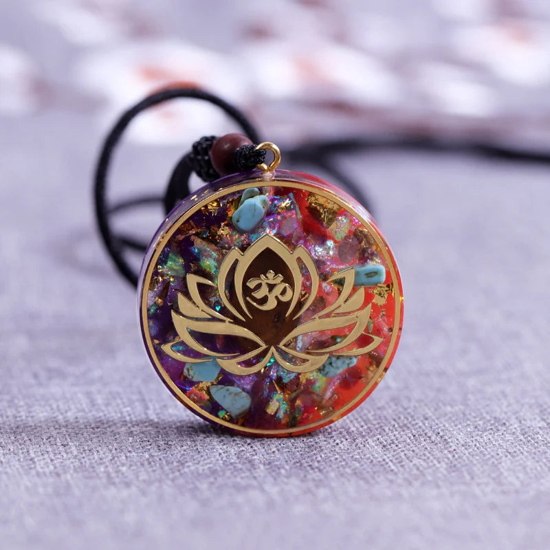 Pendentif Orgonite "Lotus-Om" en Turquoise & Oeil de Tigre