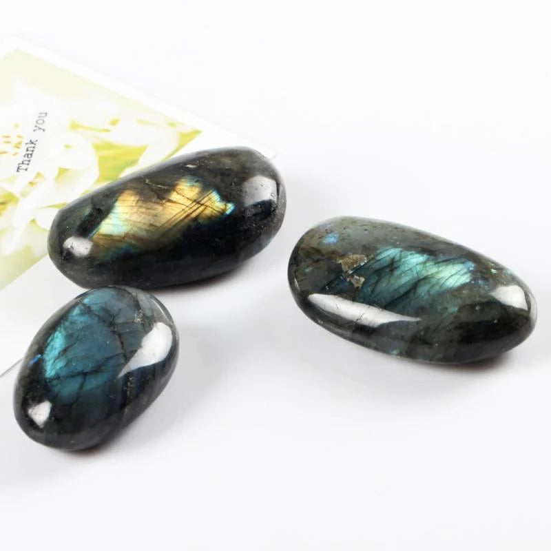 Galet en Labradorite de Madagascar