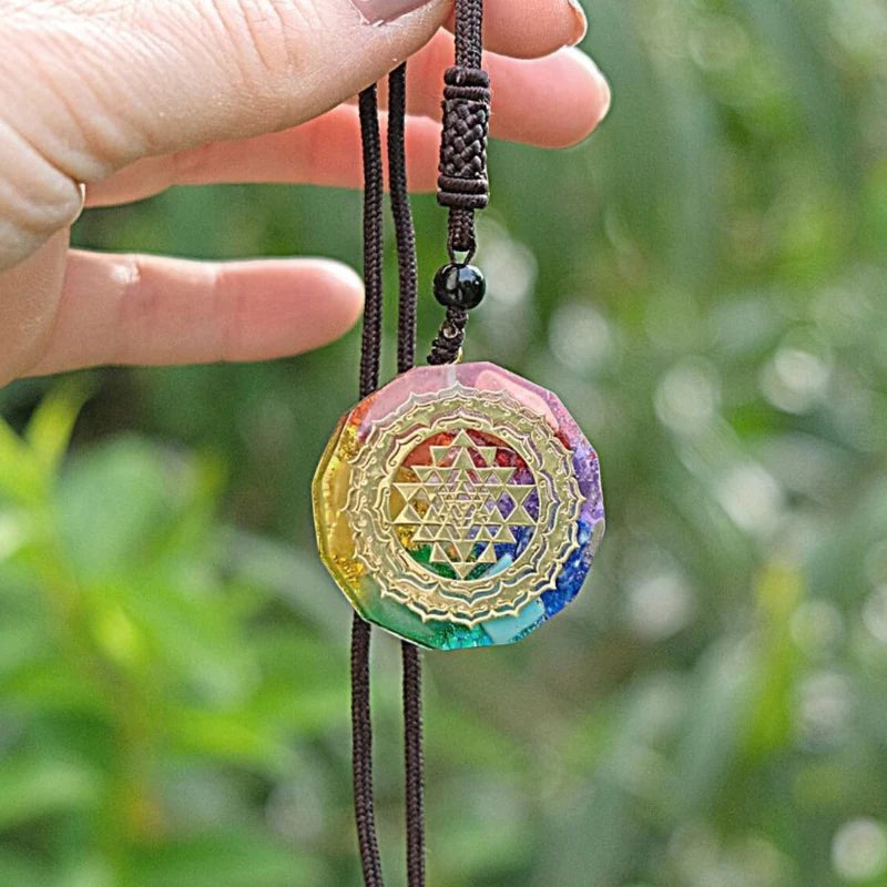 Pendentif Orgonite "Sri Yantra - 7 Chakras"