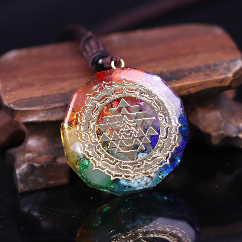 Pendentif Orgonite "Sri Yantra - 7 Chakras"